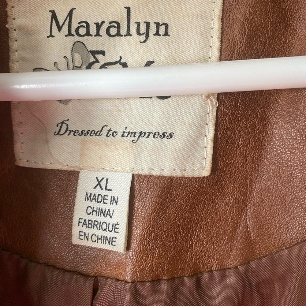 Women’s jacket - Picture 2 of 3